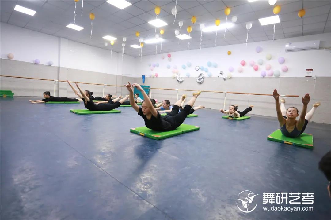 舞蹈生，你的身高体重达标了吗？对照表、减肥攻略，这篇全都有了！