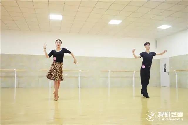 国标舞基本功八大技巧来啦！快拿小本本记下来吧~