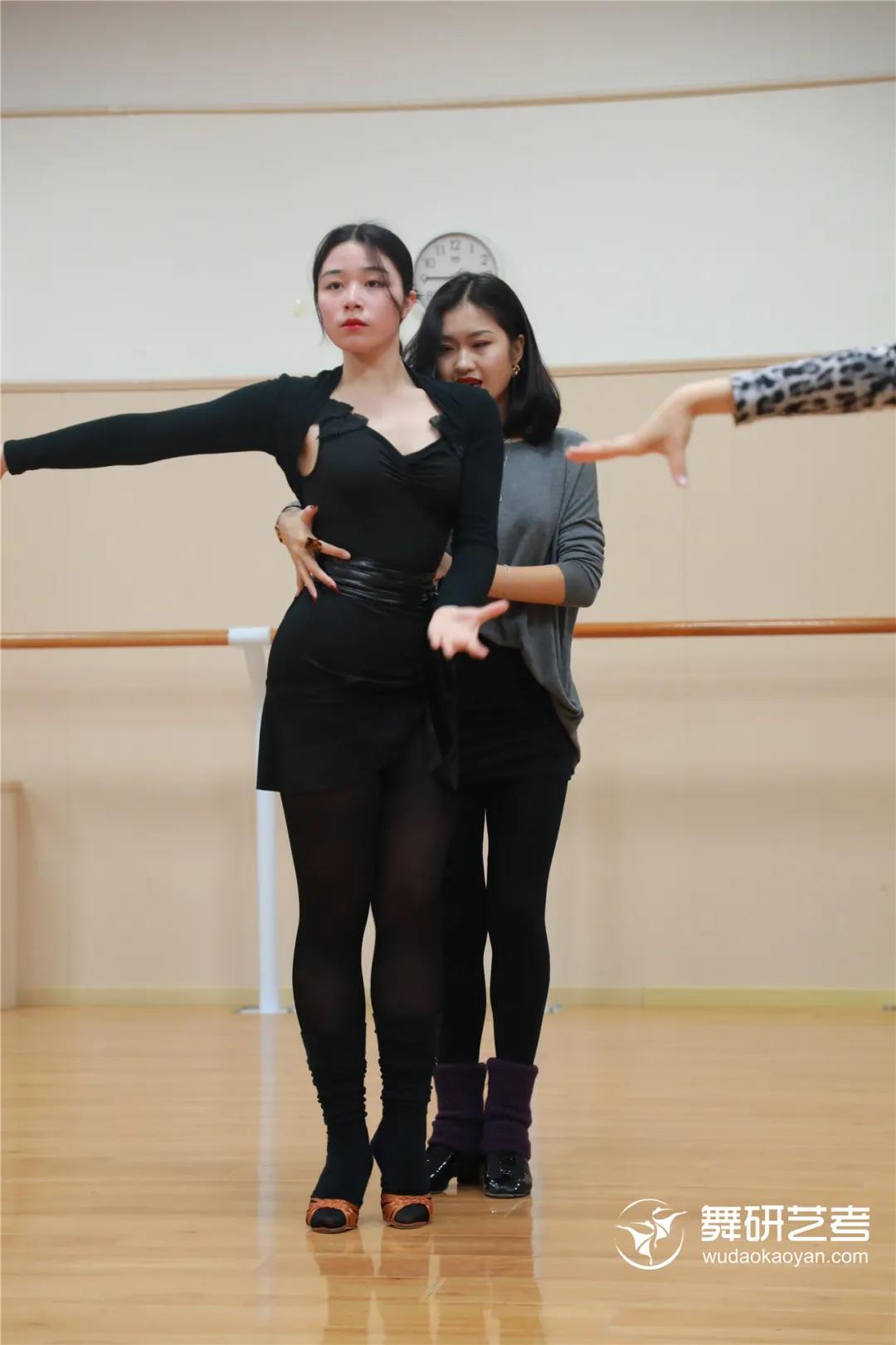 国标舞学起来真有这么丝滑吗?二十天竟然能学这么多! 国标舞学起来真有这么丝滑吗?二十天竟然能学这么多!