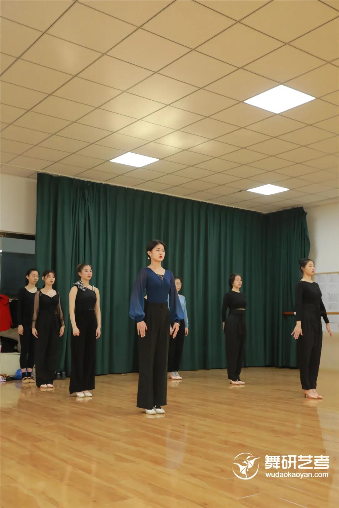 国标舞学起来真有这么丝滑吗?二十天竟然能学这么多! 国标舞学起来真有这么丝滑吗?二十天竟然能学这么多!