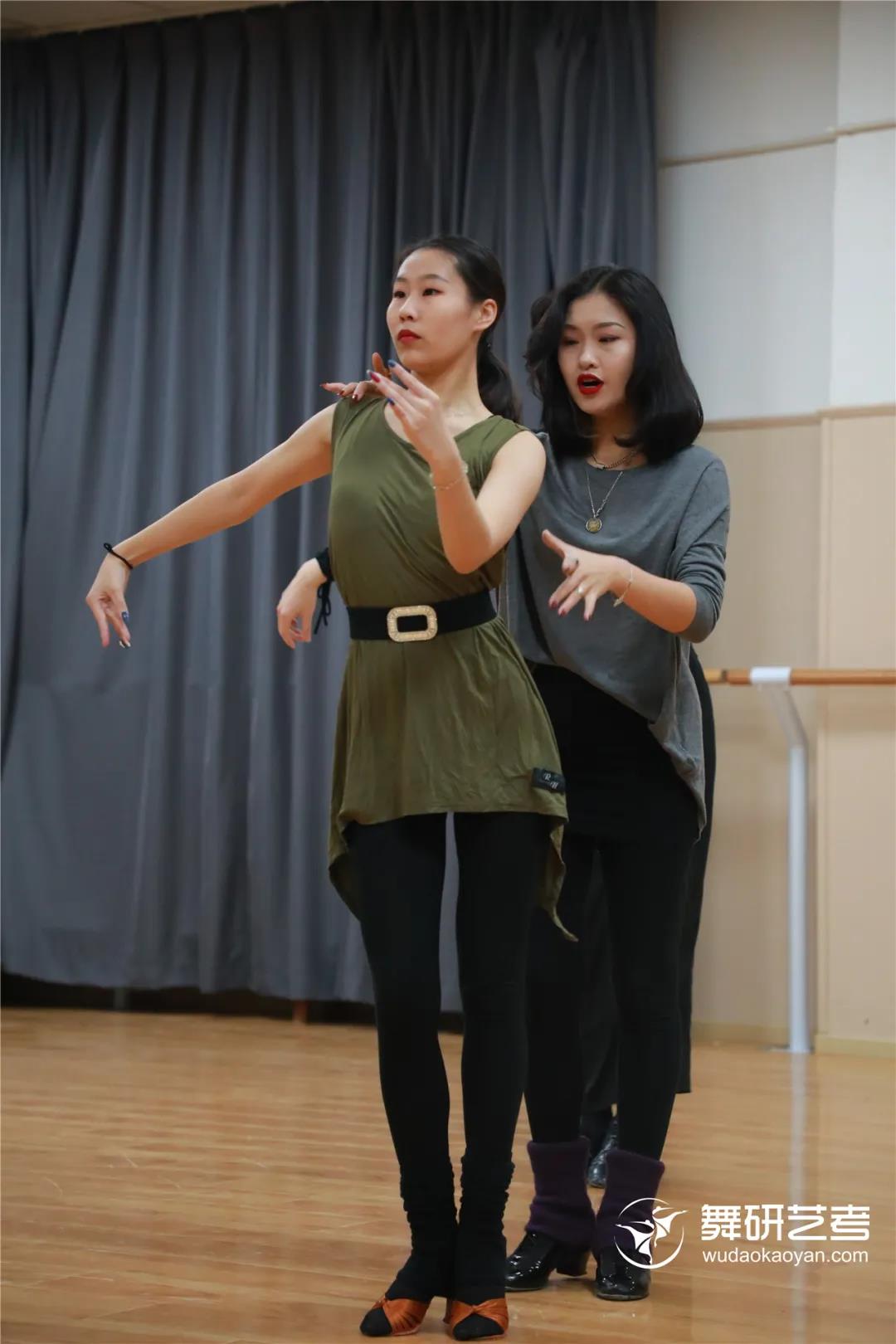 国标舞学起来真有这么丝滑吗?二十天竟然能学这么多! 国标舞学起来真有这么丝滑吗?二十天竟然能学这么多!