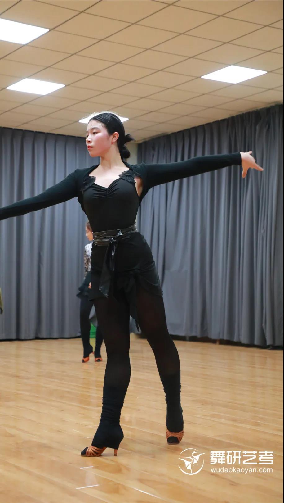 国标舞学起来真有这么丝滑吗?二十天竟然能学这么多! 国标舞学起来真有这么丝滑吗?二十天竟然能学这么多!