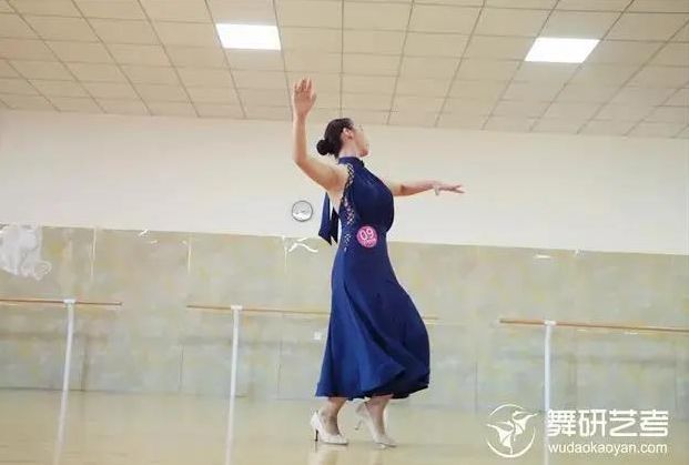 什么？摩登舞竟然有口诀！原来优雅的摩登舞步是这样练的...