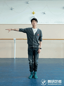 维吾尔族舞蹈教学第三弹:横垫步应该怎么做?