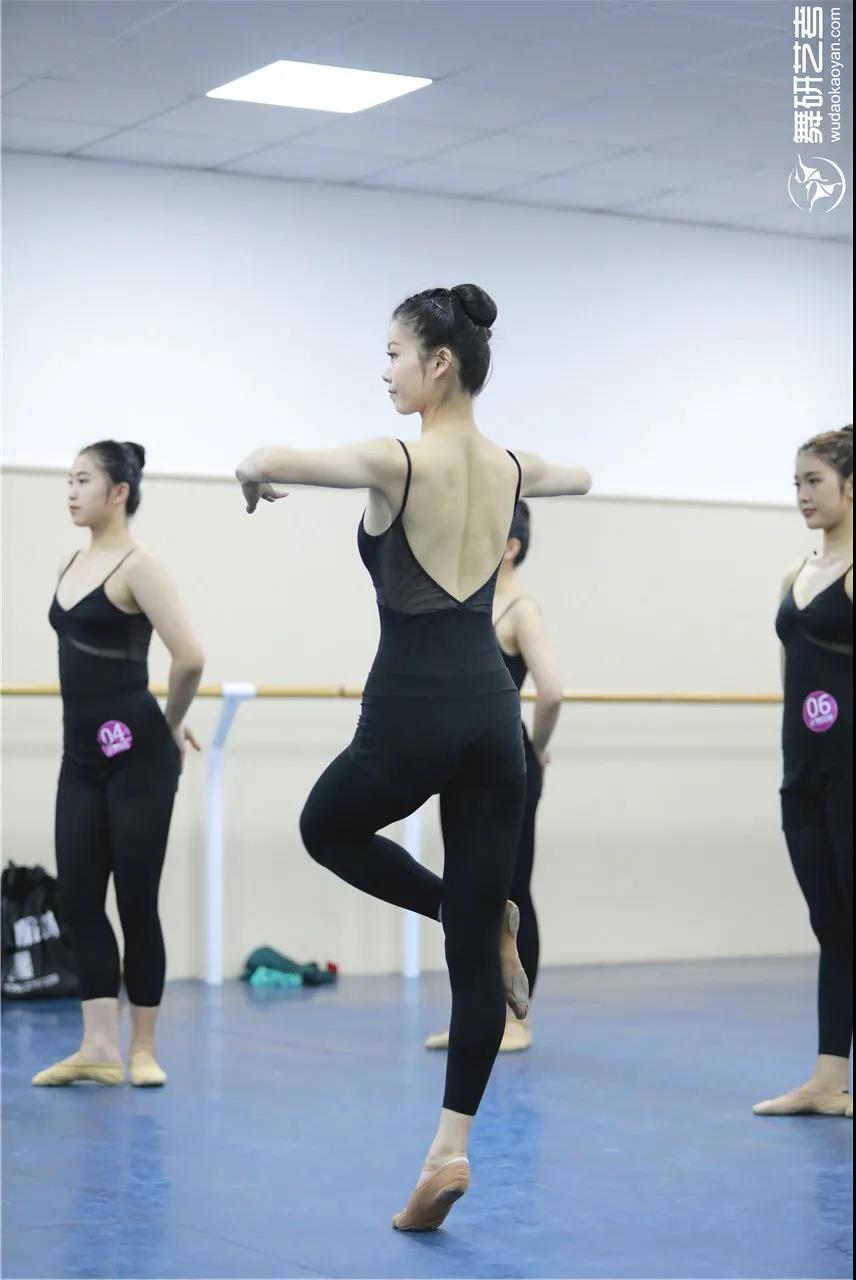分省竞技展光芒22届舞蹈生是这样超越自己的舞研艺考九月月测现场震撼