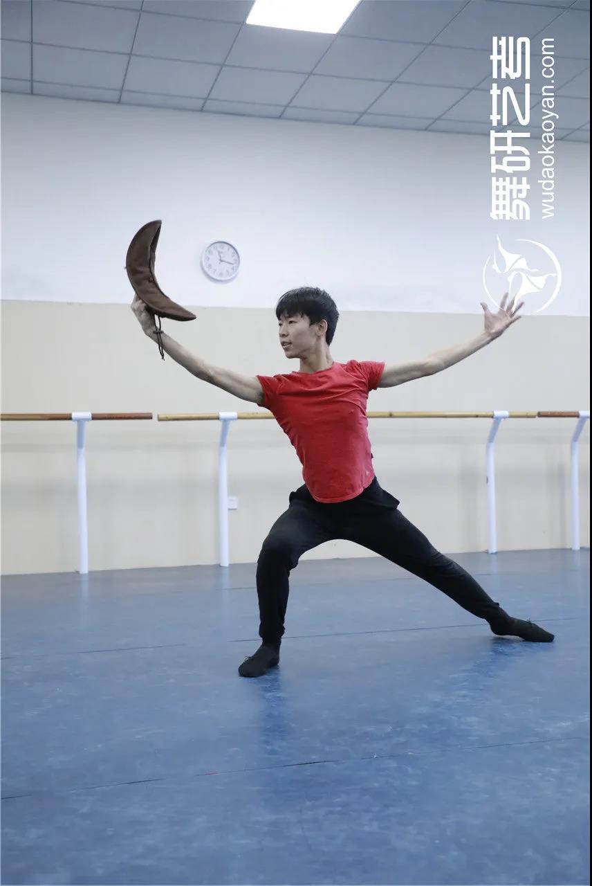 舞研艺考中国舞男班周测22届舞蹈省考即将开始他们正准备一展锋芒
